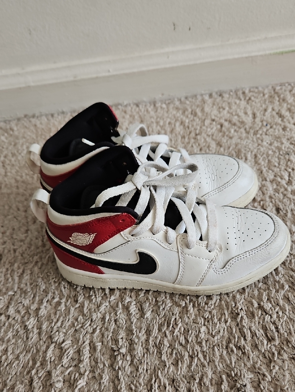 Nike Air Jordan 1 Mid  Size 1Y